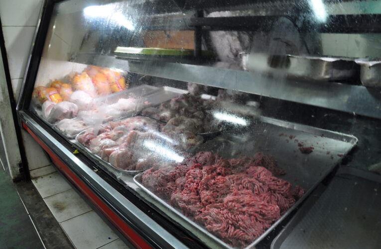 Comerciantes venden carne de segunda para asegurar ventas