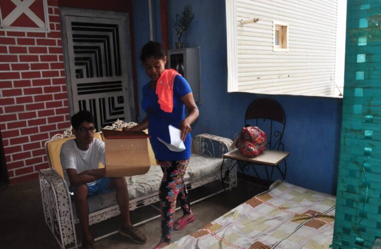 Madre e hijo fueron desalojados de un apartamento en Hugo Chávez