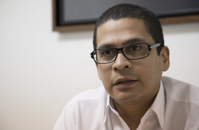Evans propone eliminar reelección indefinida en Venezuela