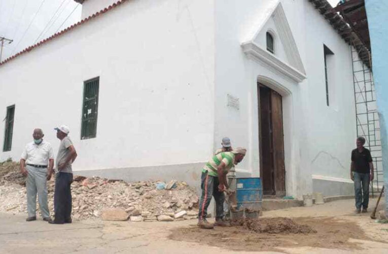 Remozan la Ermita del Carmen en La Guaira