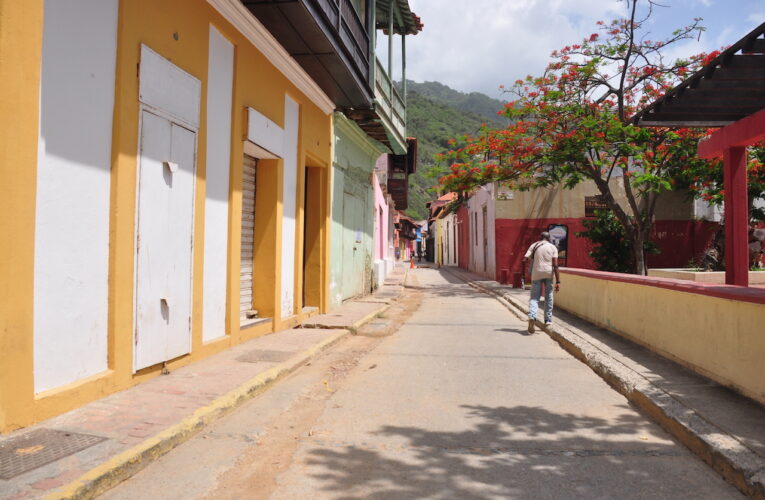 Apagones mantienen en jaque a vecinos y comerciantes de La Guaira