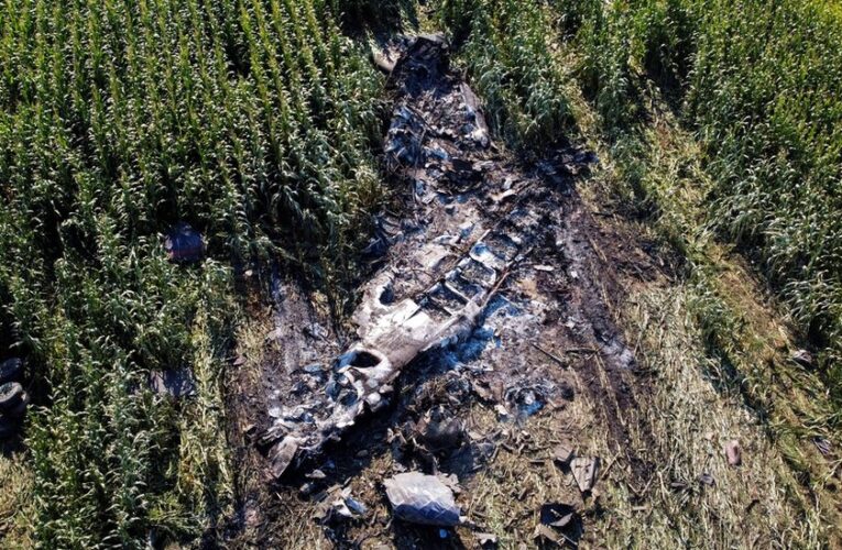 8 muertos al estrellarse avión de carga en Grecia