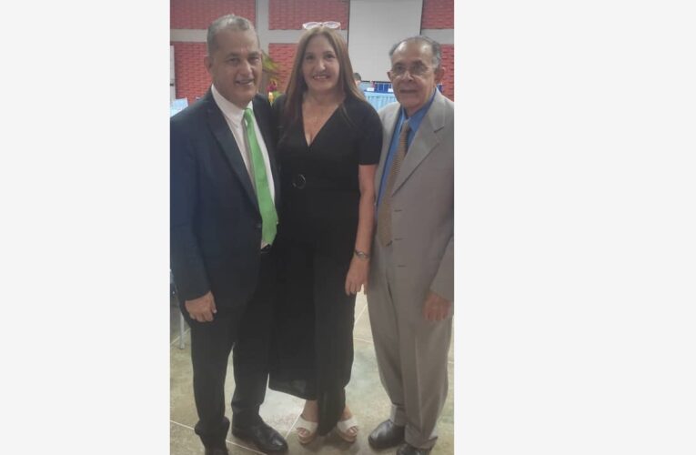 Cámara de Comercio reconoce labor del periodista Luis López