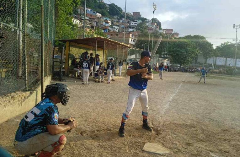 Arrancó Torneo de Softbol de la Seguridad en Guanape