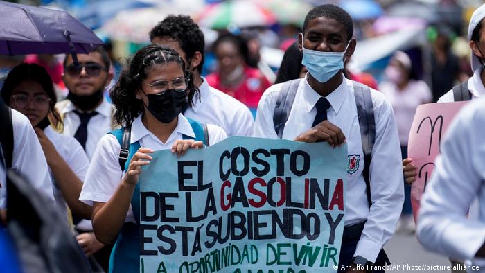 Panameños protestan por aumento del combustible y alimentos