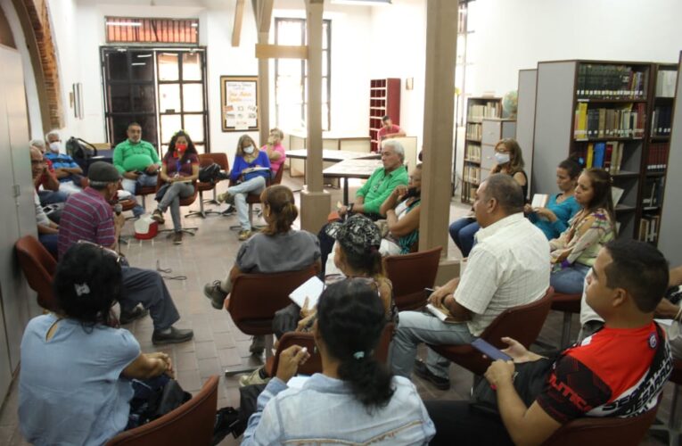 Realizan conversatorios para rememorar historias sobre La Guaira