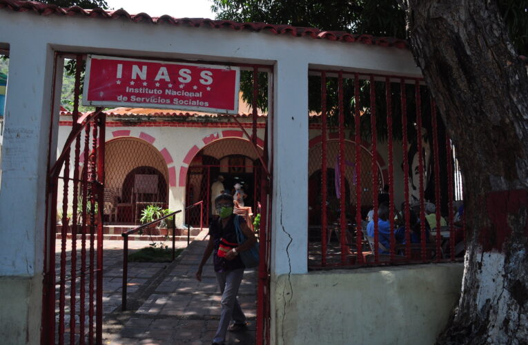 Abuelos del Inass de Macuto reciben alimentos insalubres