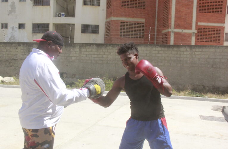 Disputan cuatro títulos de boxeo profesional en La Guaira