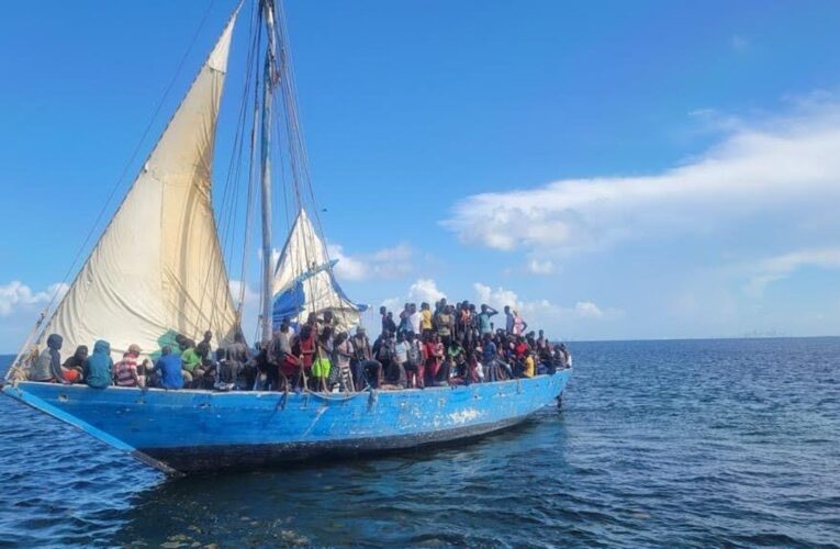 Guardia Costera de EEUU intercepta 150 migrantes frente a Miami