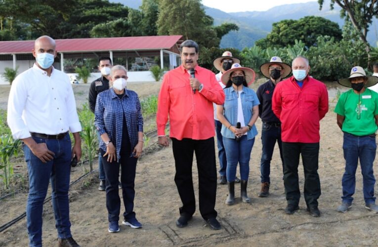 Maduro asegura que la mitad de su gabinete tiene covid
