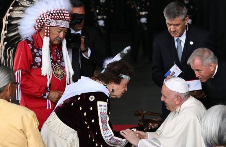 Papa Francisco inicia su peregrinaje penitencial en Canadá