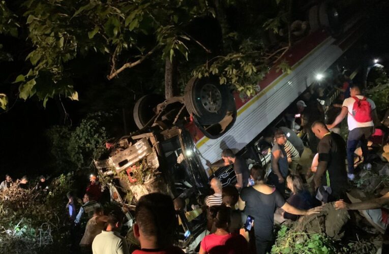 Mueren 13 migrantes venezolanos al caer bus por precipicio en Nicaragua