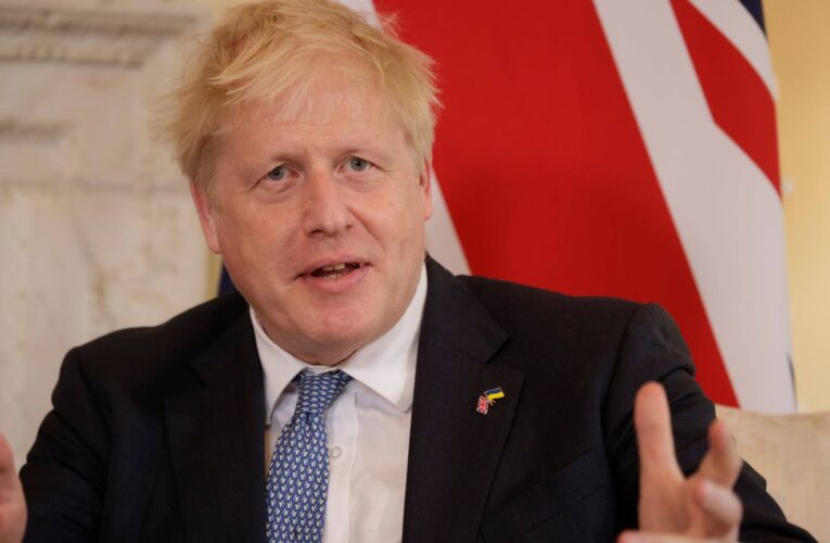 Ministros de Reino Unido renuncian por desacuerdo con Johnson