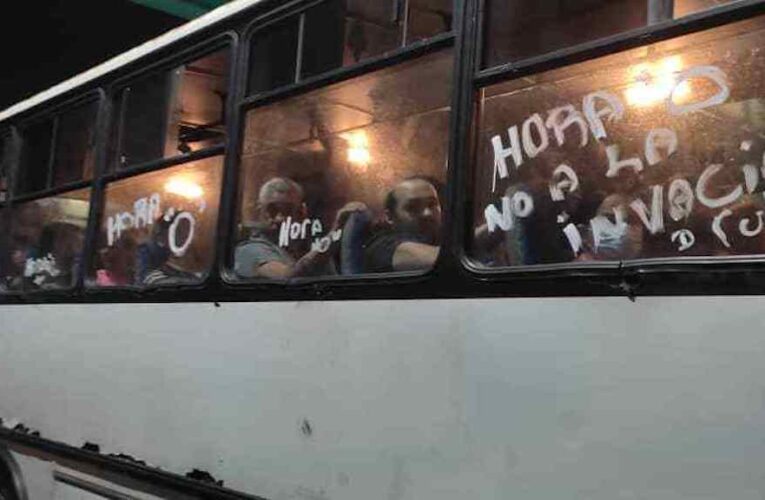 Choferes de la Caracas-La Guaira rechazan invasión de buses guatireños