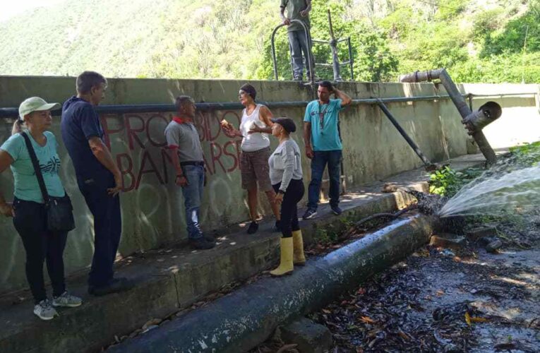 Hidrocapital repara fuga de agua en Marapa El Piache
