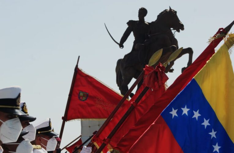 Conmemoran 239 años del natalicio de Simón Bolívar