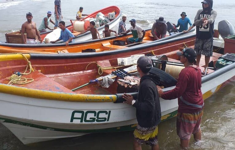 Los 4 pescadores de La Zorraaparecieron en Ocumare de la Costa