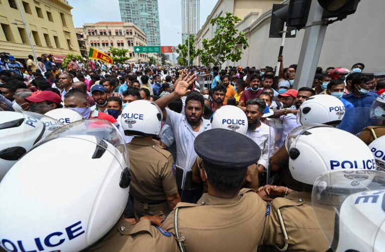 Manifestantes toman la residencia presidencial en Sri Lanka