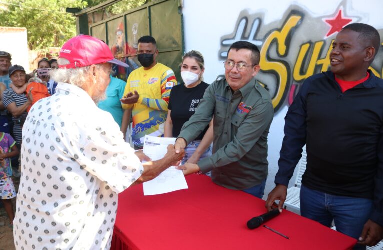 Alcaldía entrega títulos de tierras en Marapa Piache