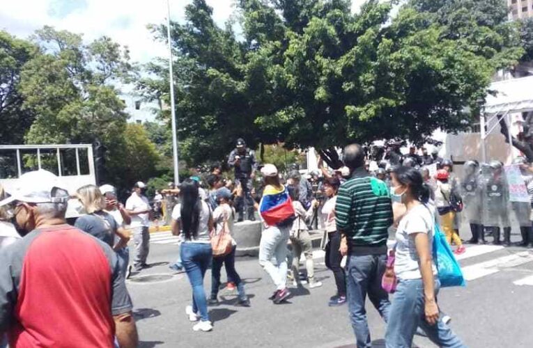 Docentes cambian la ruta de protesta a Caracas
