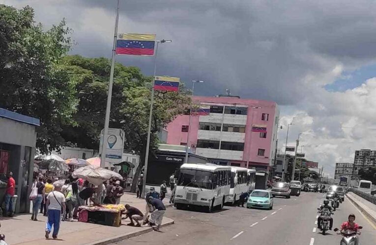 Fallas de gasoil durante el fin limita a conductores de la Caracas – La Guaira