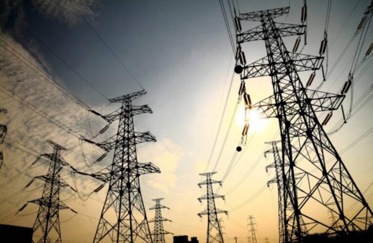 Gobierno contrata Siemens para reconstruir red eléctrica