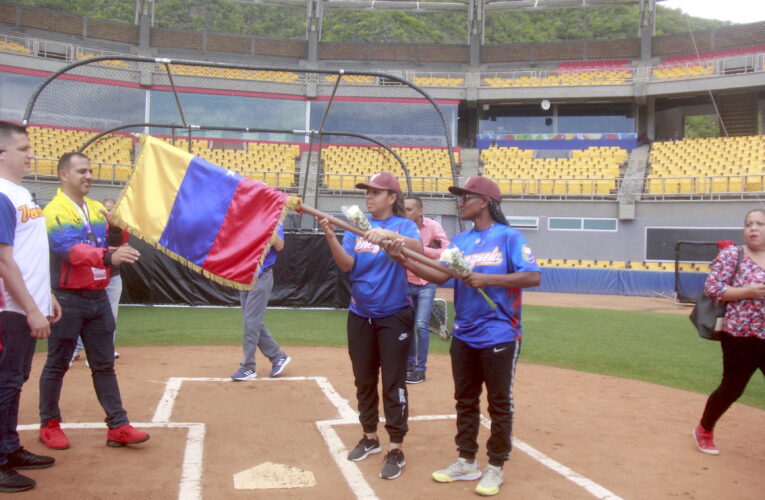 Abanderada selección criolla para premundial de béisbol femenino