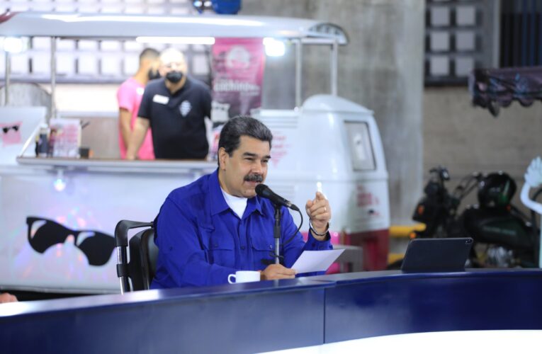 Maduro adelanta fiestas navideñas desde el 1º de octubre