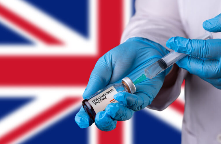 Reino Unido aprueba vacuna bivalente contra el covid