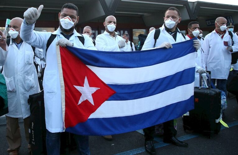 Piden sacar a Cuba de la OPS por explotación de médicos