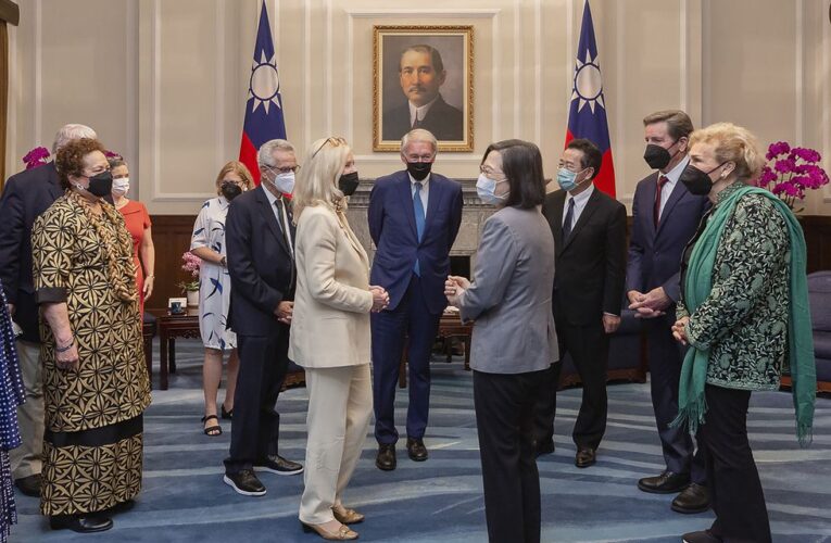 Legisladores de EEUU visitan Taiwán en medio de tensiones con China