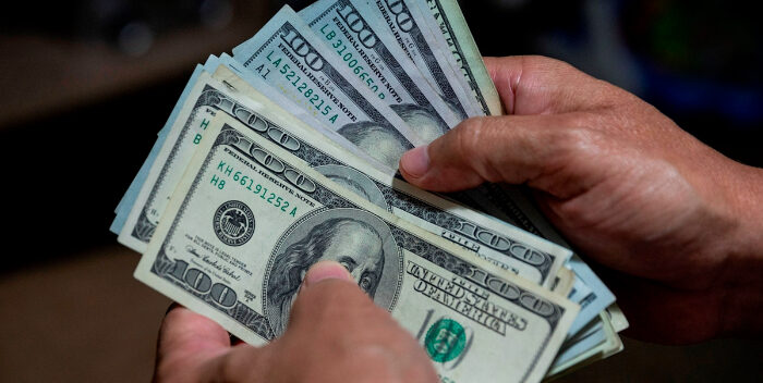 Ecoanalítica: Precio del dólar llegará a Bs. 12 a final de año