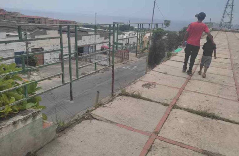 49 familias entre falta de agua y estructura en riesgo en Montesano