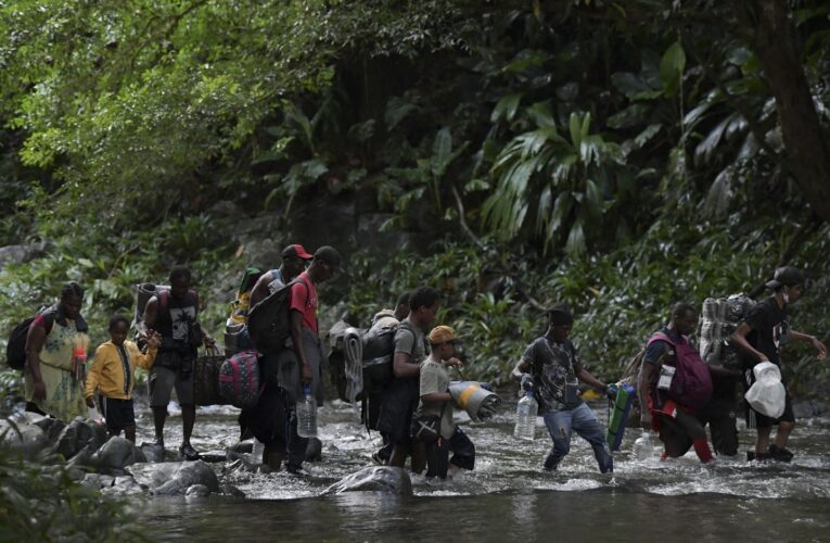 Rescatan a 4 venezolanos enfermos en la selva del  Darién