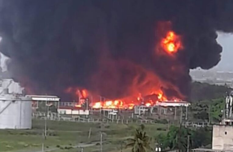 Un rayo habría impactado en la refinería de Puerto La Cruz
