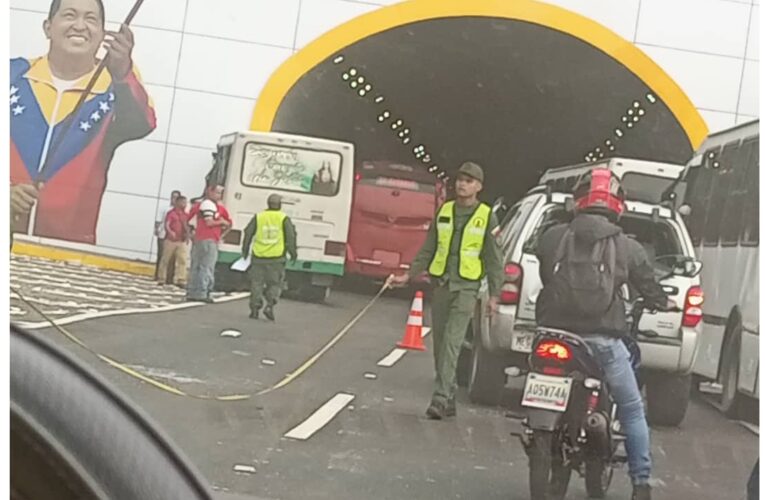 Bus colisionó frente al túnel de Los Ocumitos en la ARC
