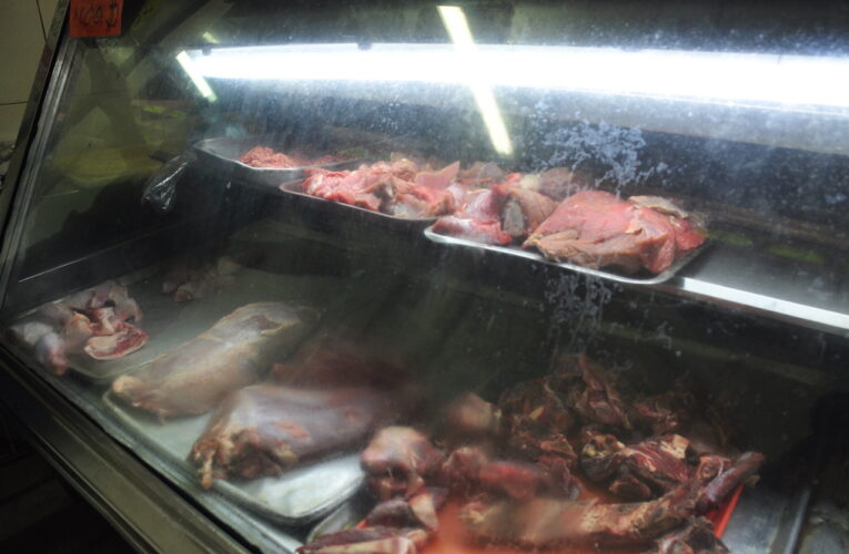 Comerciantes dejan de vender carne tras aumento del rubro
