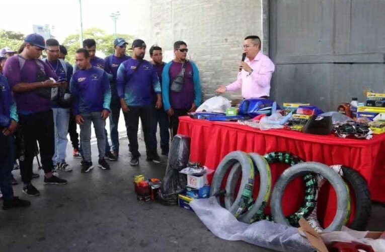Alcaldía entrega insumos a mototaxistas