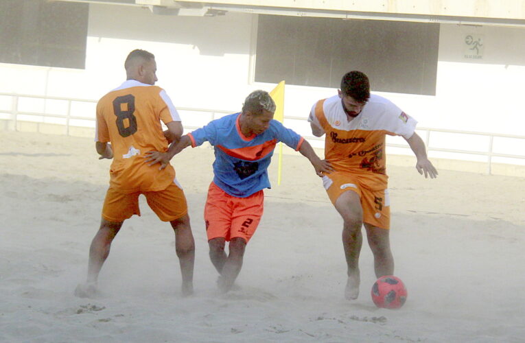 Macuto, Bucaneros y Real Academia invictos en fútbol playa