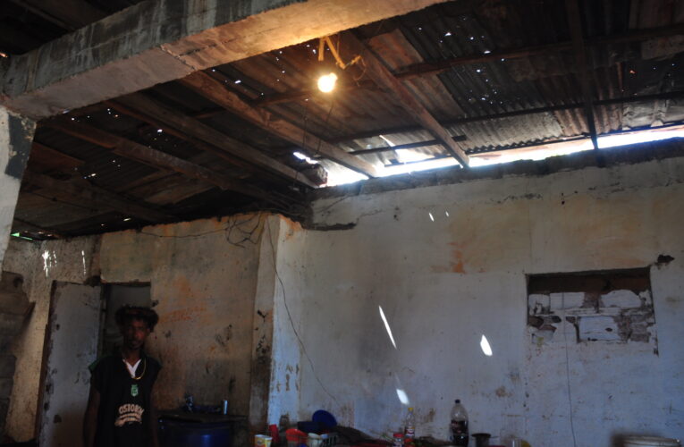 En riesgo y hacinados viven familias en Cerro Colombia