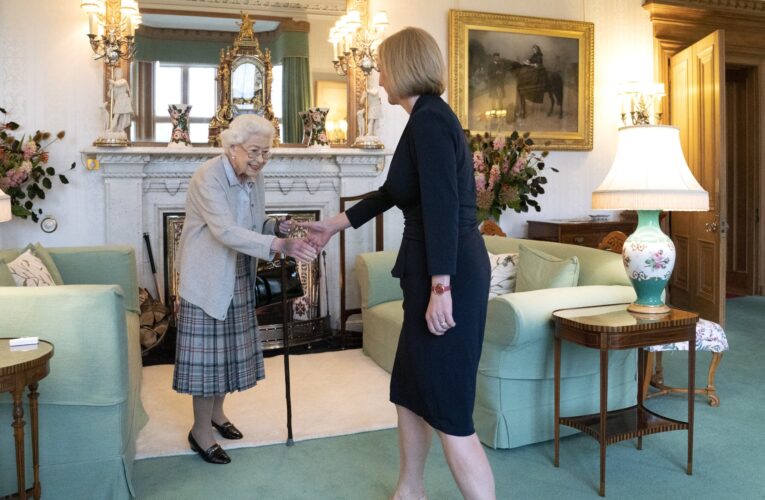 La reina Isabel oficializó a Liz Truss como primera ministra del RU