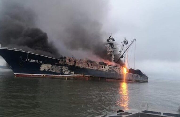 Barco atunero venezolano se incendió en el Pacífico