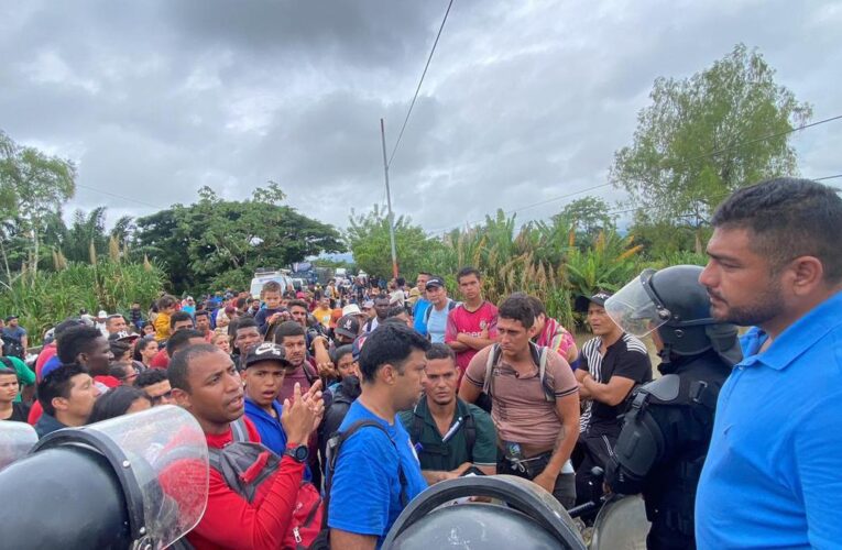 Guatemala devuelve a Honduras caravana de 600 migrantes