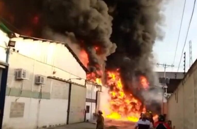 Se incendió fábrica de velas en zona industrial de Maracay
