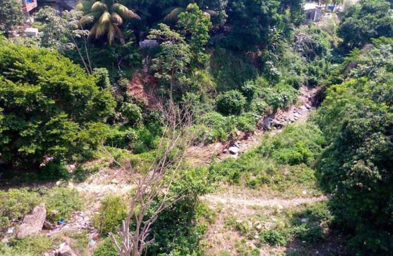 En peligro 19 casas en El Cojo por deslizamiento de piedras