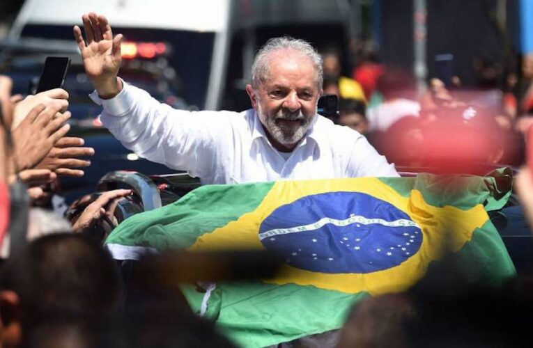 Lula gana la presidencia de Brasil por mínima diferencia