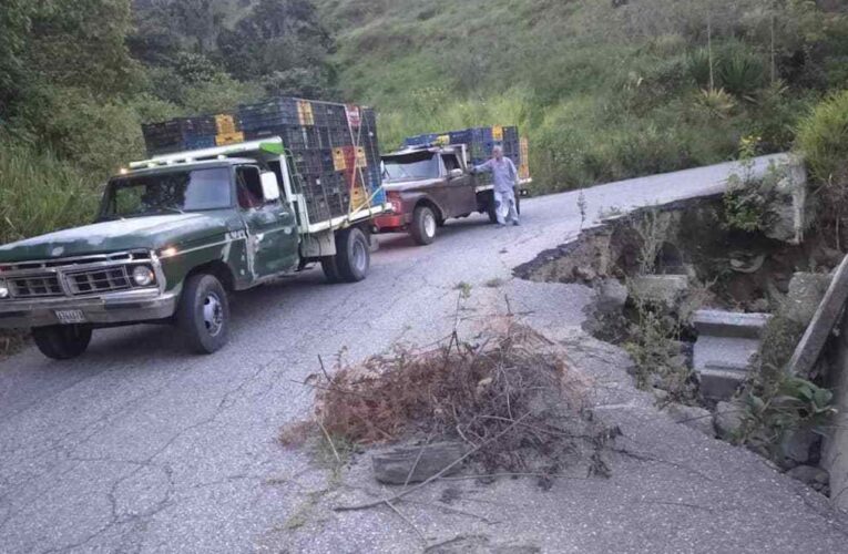 Temen colapso de vía nacional Carayaca-El Junquito