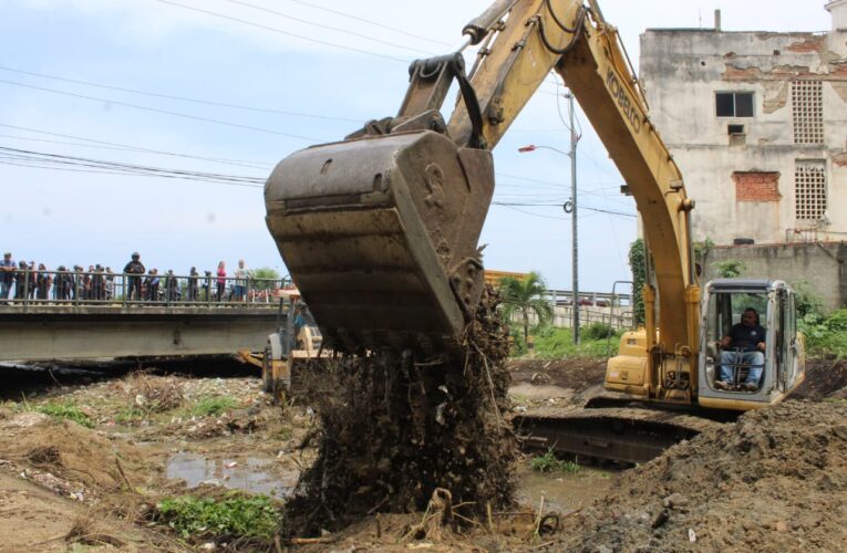 Realizan limpieza en 10 quebradas de La Guaira