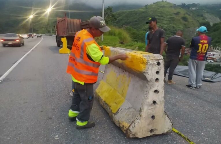 Colocan defensa en tramo afectado de la Caracas – La Guaira