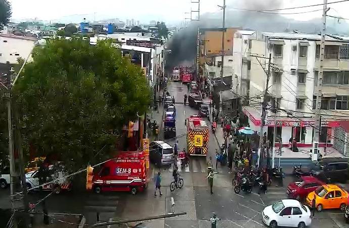 Dos muertos por caída de avioneta en barrio de Guayaquil